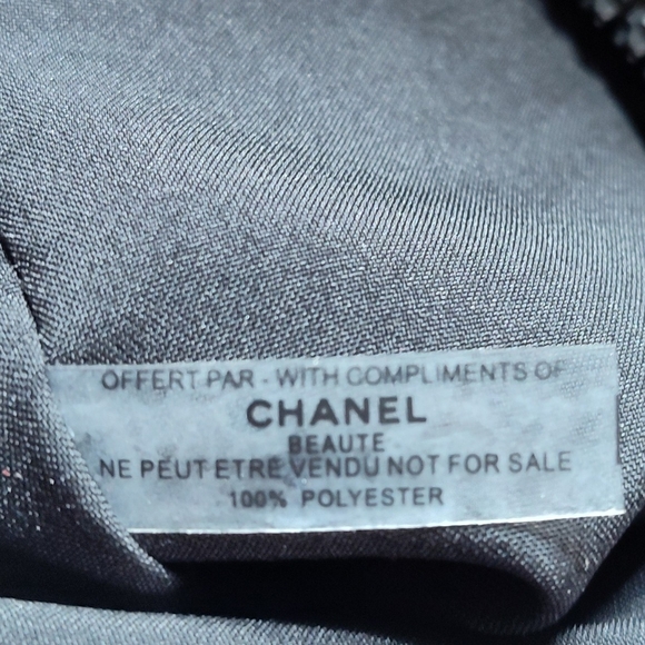 CHANEL Neoprene Black Beauty Pouch w Box VIP GWP Makeup Tech Bag NIB - Picture 4 of 10